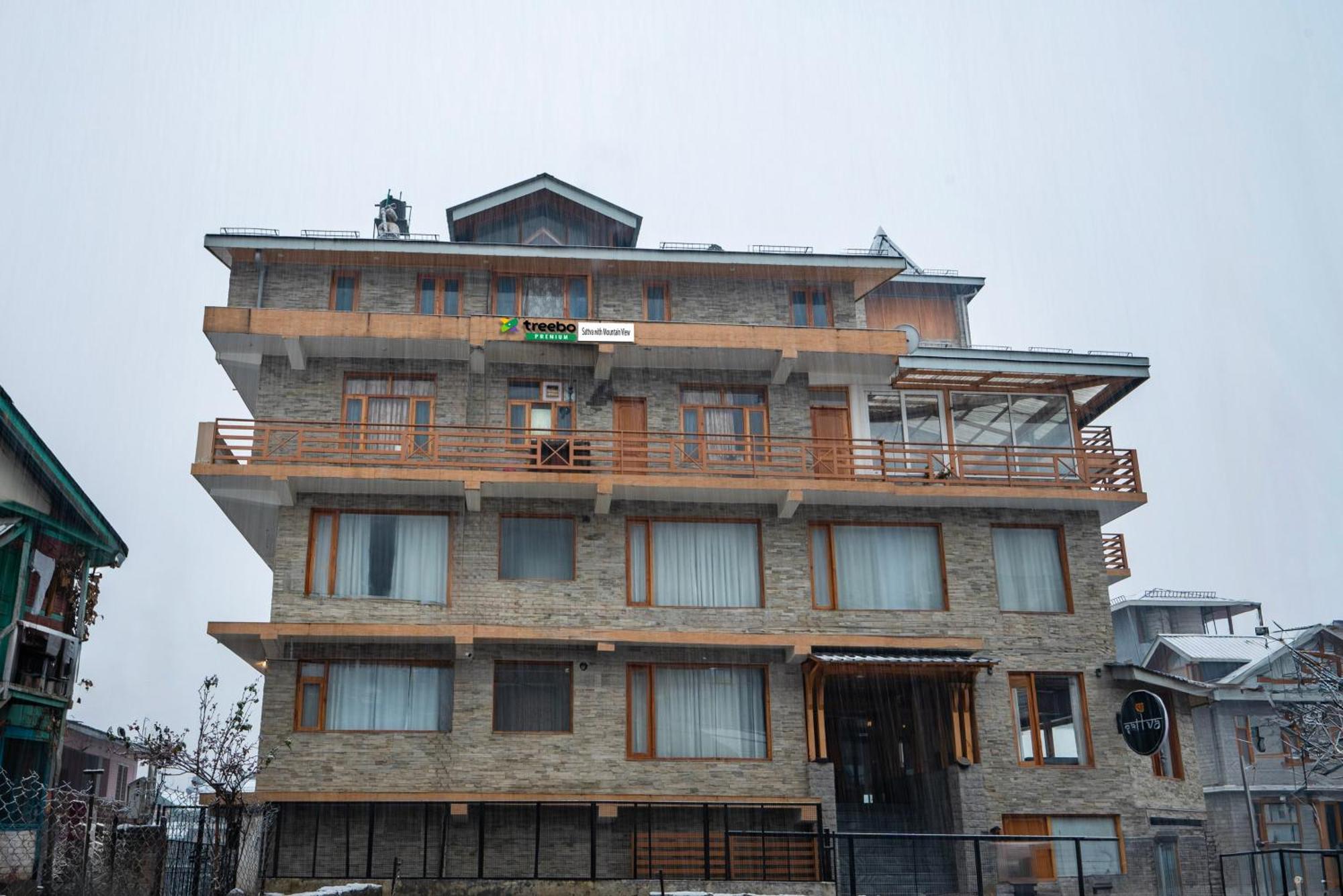 Готель Treebo Premium Sattva With Mountain View Маналі Екстер'єр фото